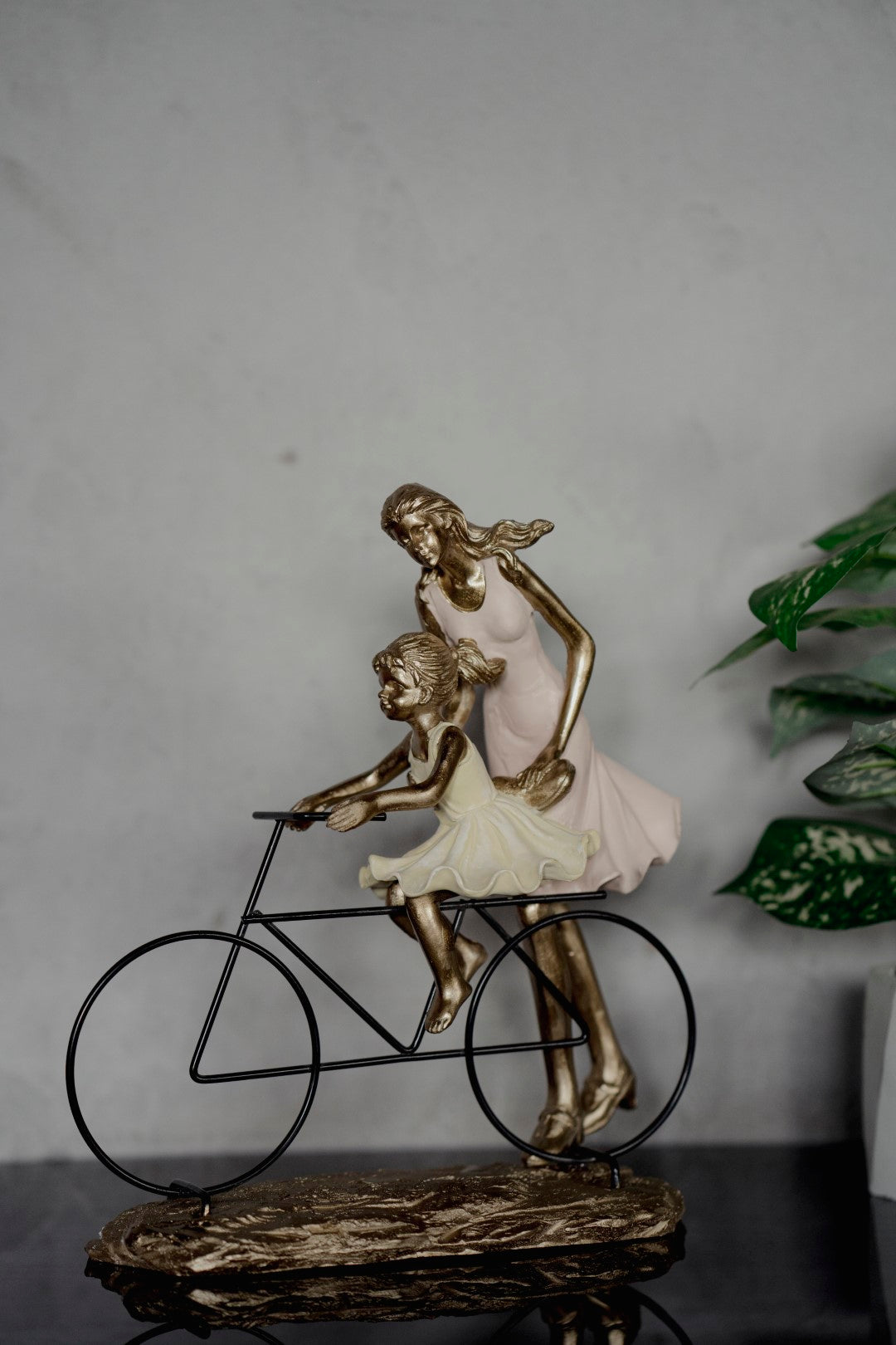 Adorable Mother Daughter Bond Decorative Figurine
