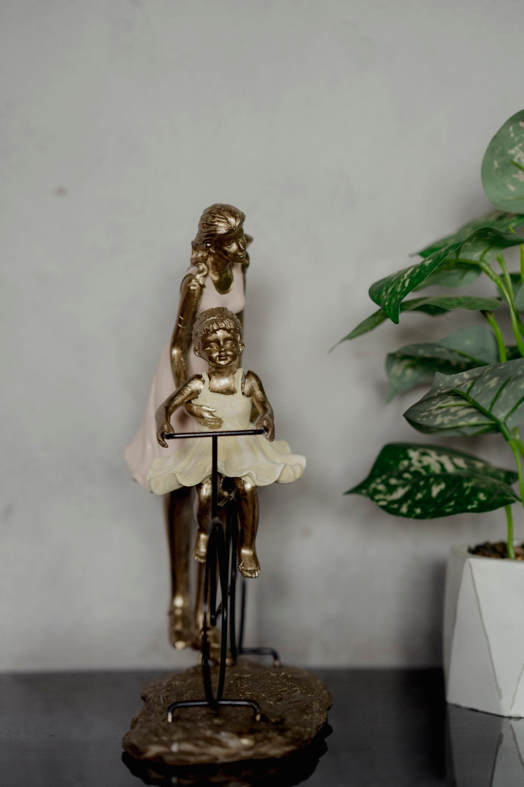 Adorable Mother Daughter Bond Decorative Figurine