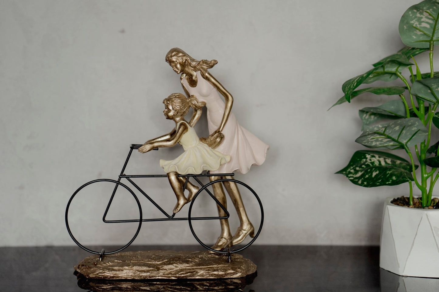 Adorable Mother Daughter Bond Decorative Figurine
