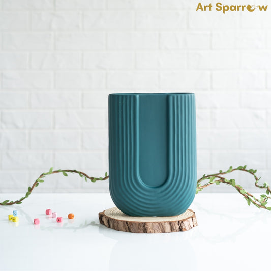 Minimal Decor Polyresin Aqua Flower Vase