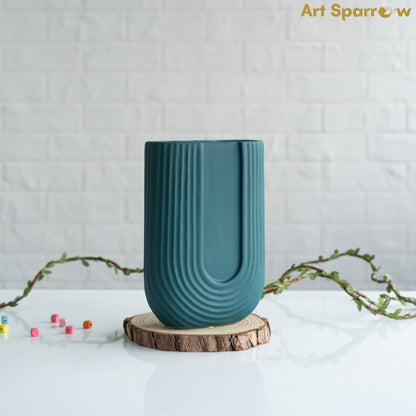 Minimal Decor Polyresin Aqua Flower Vase