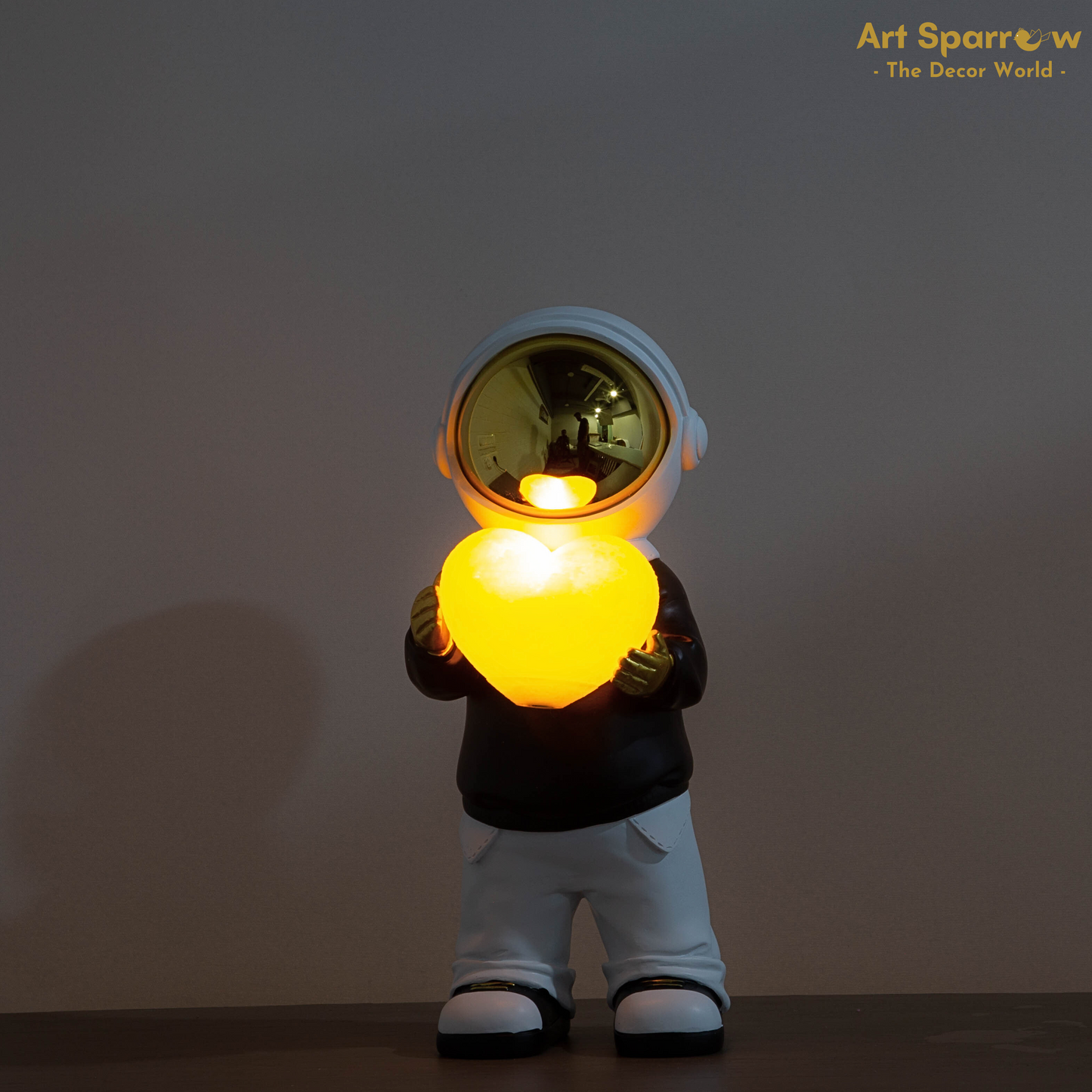 Chargebale Astronaut Night lamp of Polyresin